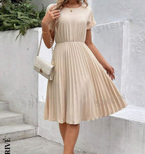 Load image into Gallery viewer, Summer Solid Color Pleated Dress
