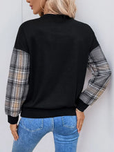 Load image into Gallery viewer, Plaid Round Neck Long Sleeve Sweatshirt
