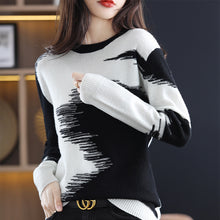 Load image into Gallery viewer, Fashion Round Neck Contrast Color Sweater
