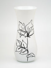 Load image into Gallery viewer, Glass vase 8268/260/sh220 - foxberryparkproducts
